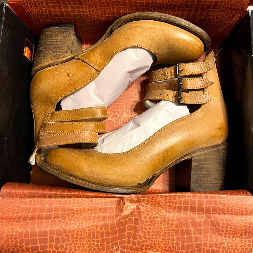 *NWT* Freebird ‘Randi’ Heel